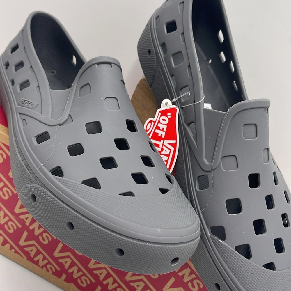 Vans Men’s Slip-On Trk
Pewter
VN0A5HF8PWT
Sneakers - Picture 6 of 16
